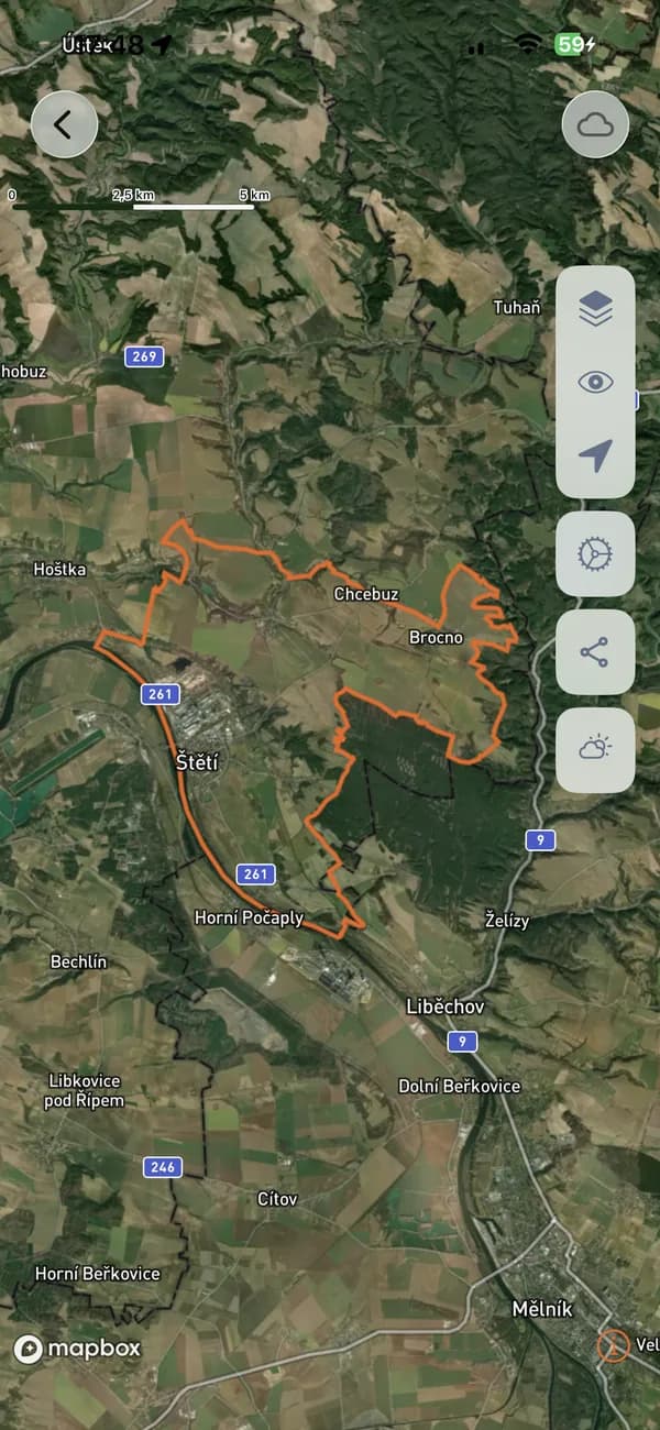 Aplikace HUNTERRA: satelitní mapa s hranicí honitby