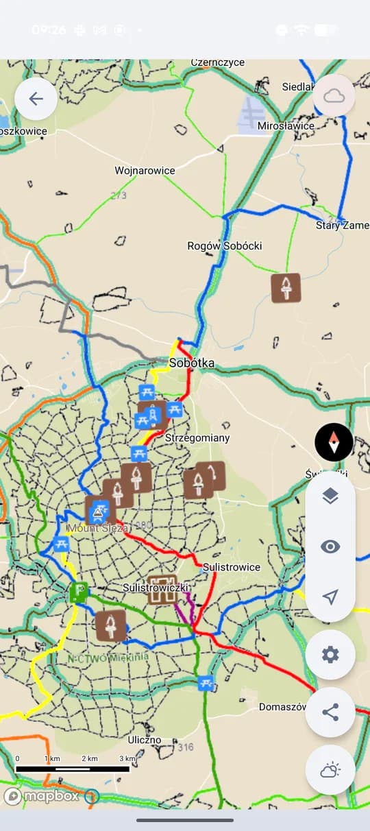 Lovecká mapa s cestami, zařízeními a terénem (Polsko).