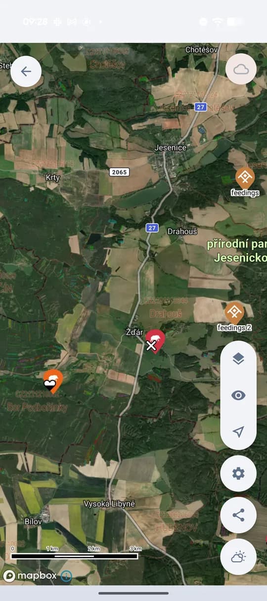 Satelitní podklad s body zájmu a katastrem.