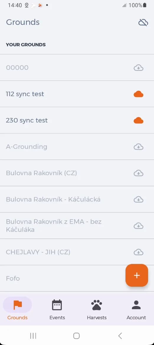 Seznam honiteb v offline režimu: oranžový mrak znamená data stažená v telefonu.